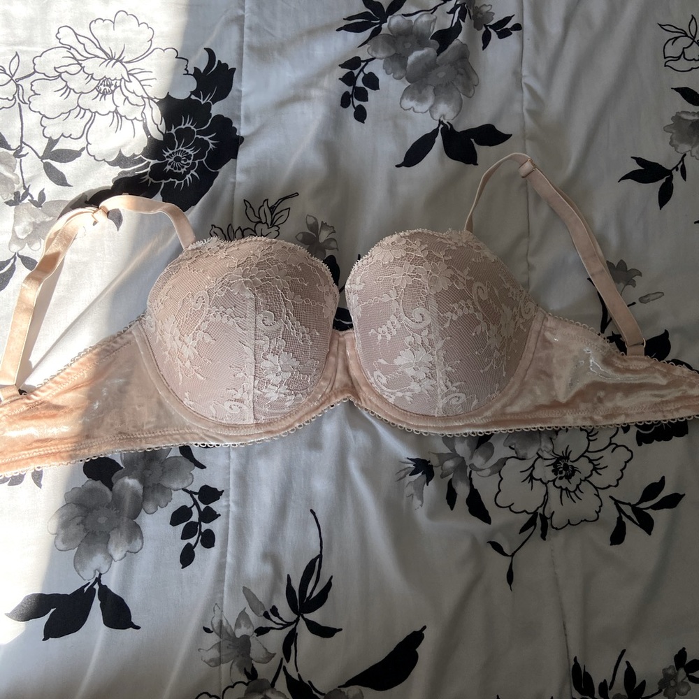 32DDD Victoria’s Secret lace and velvet bra